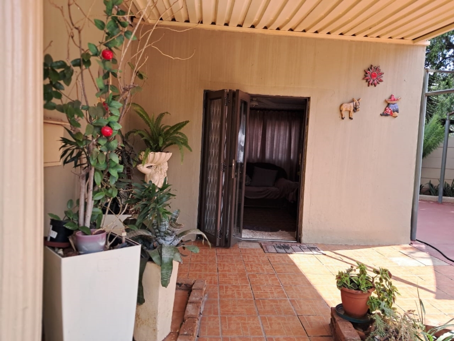 3 Bedroom Property for Sale in Geelhoutpark North West